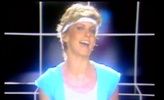 Olivia Newton-John śpiewająca "Physical"