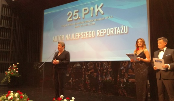 Członek KRRiT Elżbieta Więcławska- Sauk przemawiająca podczas gali rozdania nagród