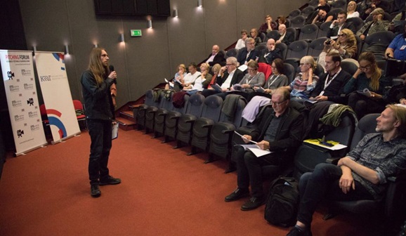 uczestnicy Pitching Forum siedzący na sali kinowej