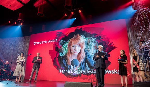 Członek KRRiT prof. Janusz Kawecki przemawiający podczas gali rozdania nagród 