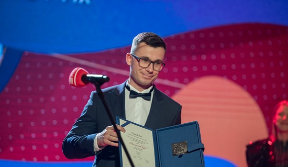 Dominik Gil z nagroda Grand Prix KRRiT 