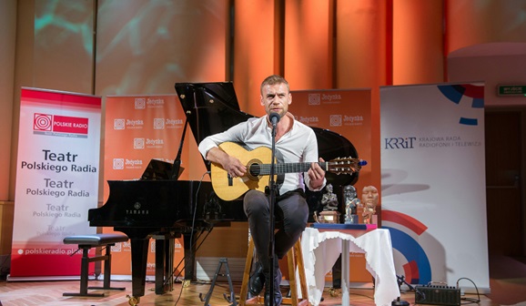 Piotr Dąbrówka, laureat nagrody „Aojde 2017” za debiut muzyczny (fot. Wojciech Kusiński)