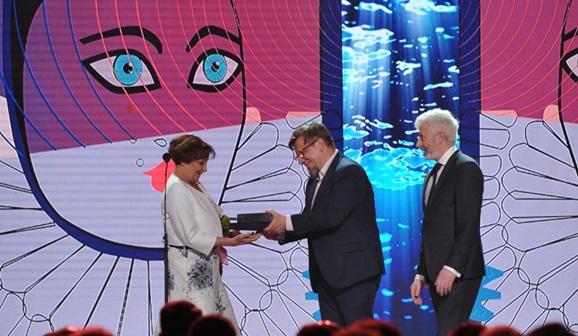 od lewej: Ewa Dałkowska, Przewodniczący KRRiT Witold Kołodziejski,  Członek Zarządu TVP Maciej Stanecki (fot. N. Młudzik / TVP) 