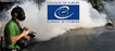 banner człowiek z aparatem fotograficznym oraz logo rady komisji europejskiej