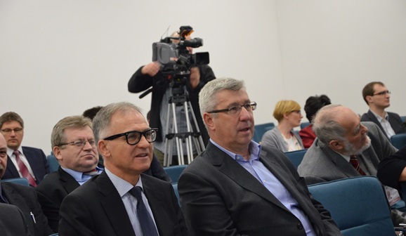 Od lewej: dr Andrzej Bryt, prezes Międzynarodowych Targów Poznańskich i Jan Dworak, przewodniczący KRRiT (fot. KRRiT)