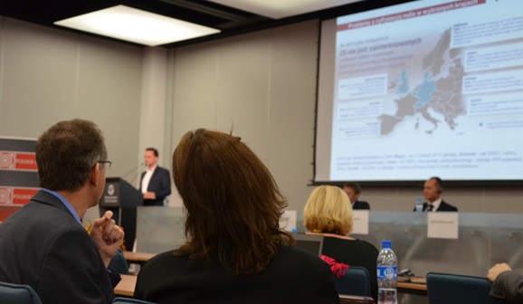 Patrick Hannon and Jane Ostler listening to the Eurozet President’s speach (fot. S.Maksymowicz/KRRiT)