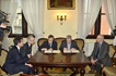 Dokument sygnowali JM Rektor Uniwersytetu Jagiellońskiego, prof. dr hab. med. Wojciech Nowak i Jan Dworak, przewodniczący Krajowej Rady Radiofonii i Telewizji (fot. Anna Wojnar)